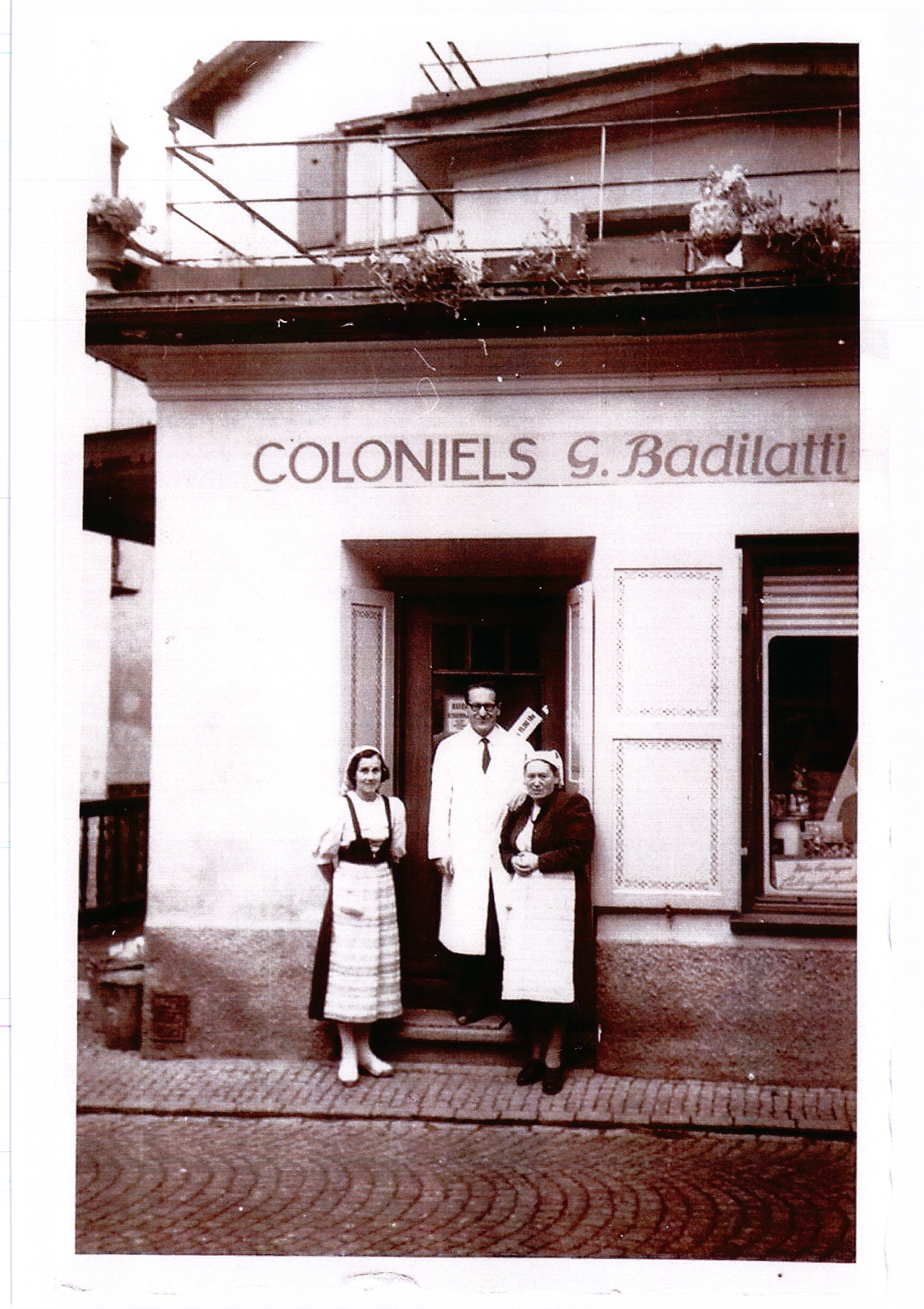 Schwarzweiss Bild von einem Laden